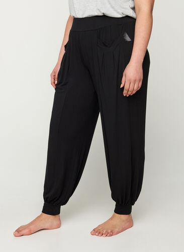 Pantalon ample en viscose avec poches, Black, Model image number 0