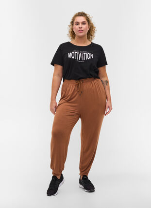Pantalon ample en viscose avec poches, Rawhide, Model image number 0