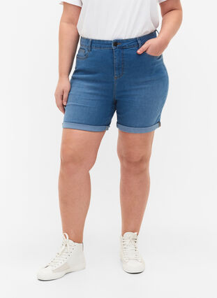 High Waist denim shorts met slim fit, Medium Blue Denim, Model image number 2