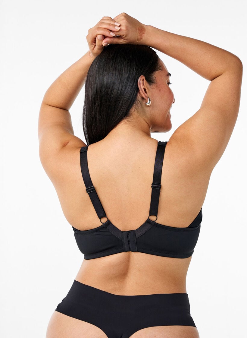 Soutien-gorge confort avec bretelles rembourr&eacute;es, Noir, Model