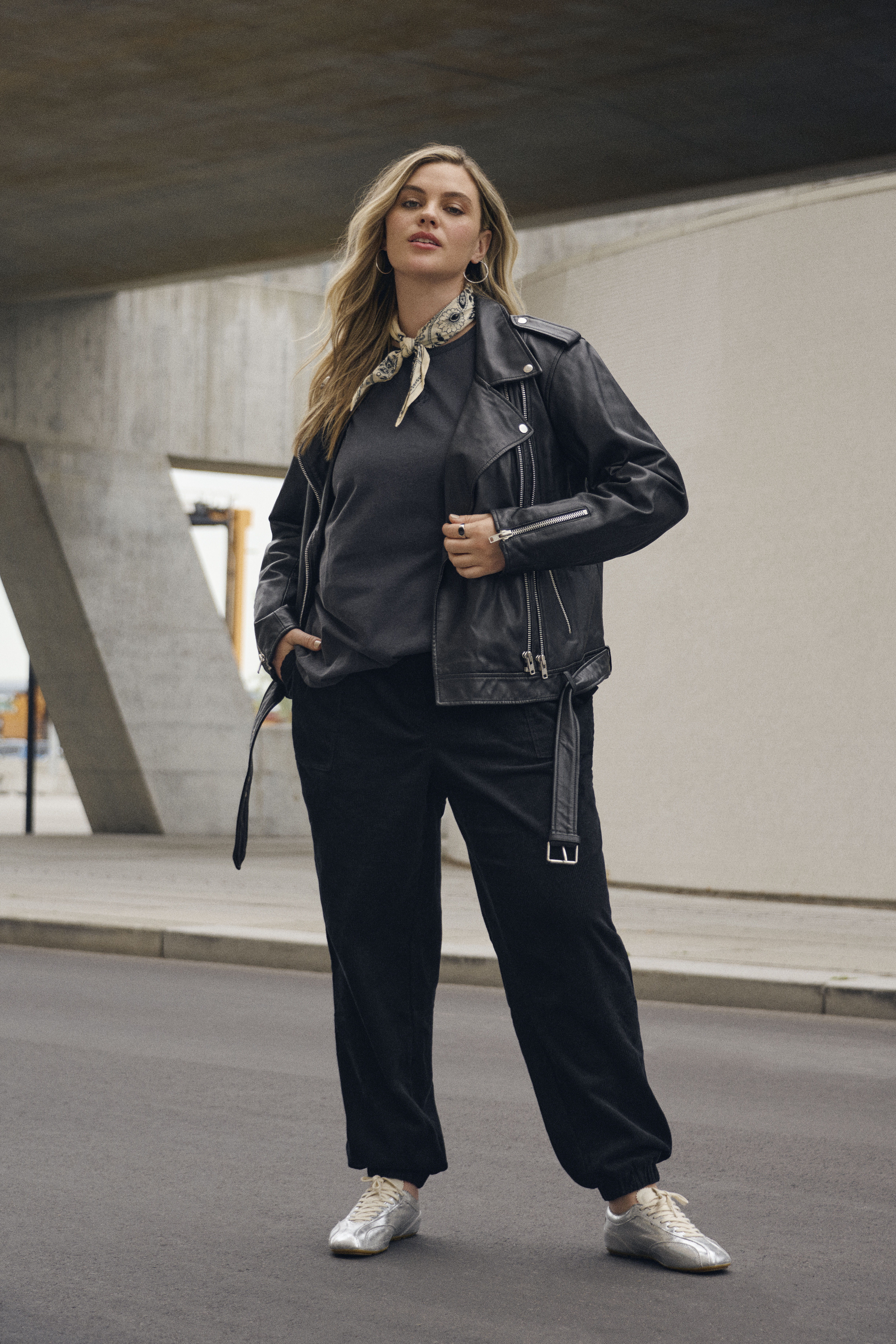 ZizziLeren jas, , Model