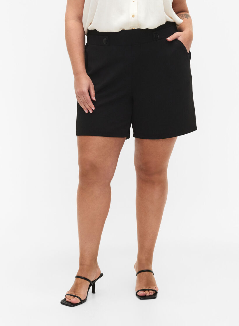 Korte broek met zakken en losse pasvorm, Zwart, Model image number 4