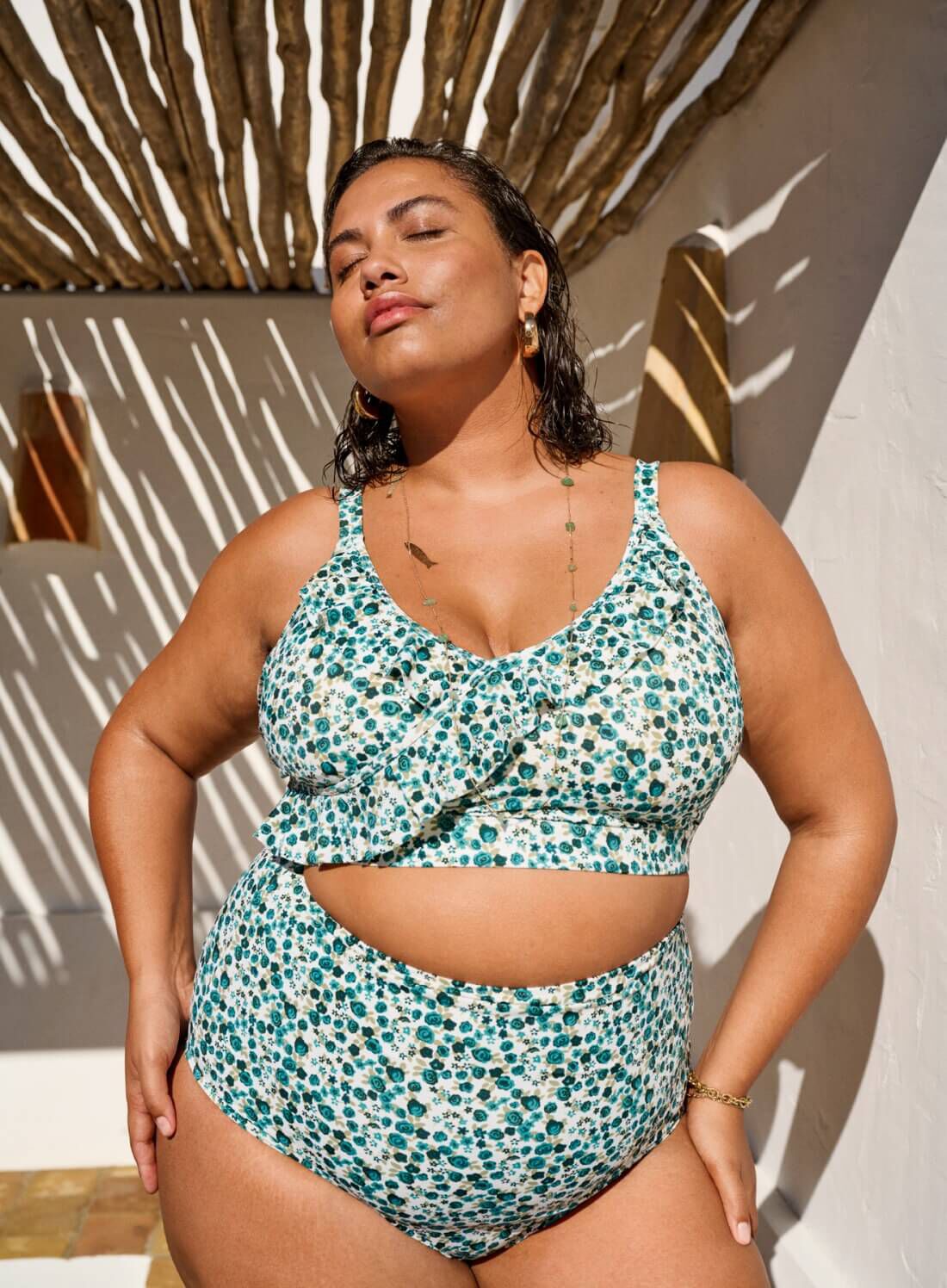 Bikiniset met bloemen, , Model