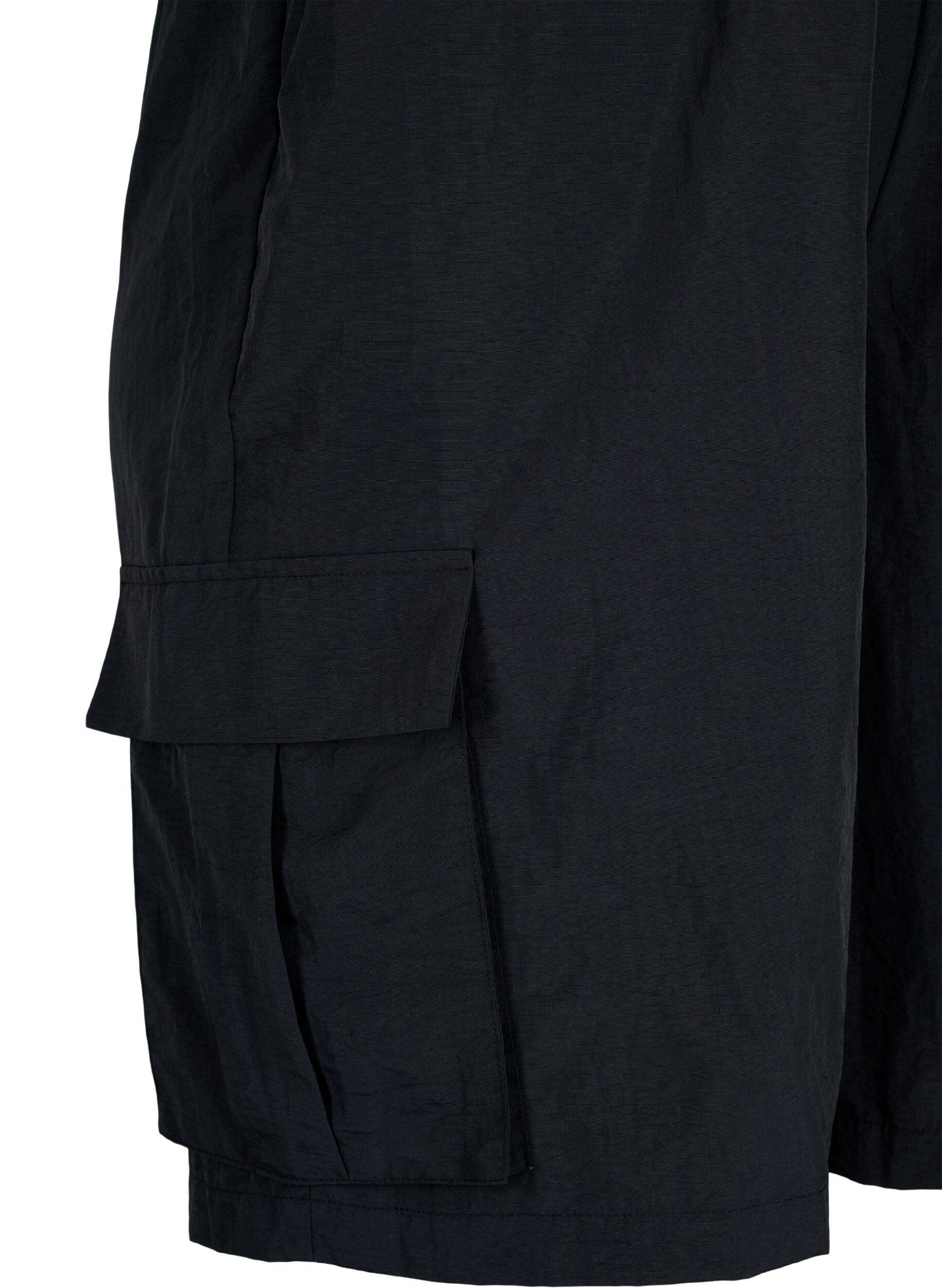 Zizzi Korte broek met hoge taille en cargozakken, Black, Packshot image number 2