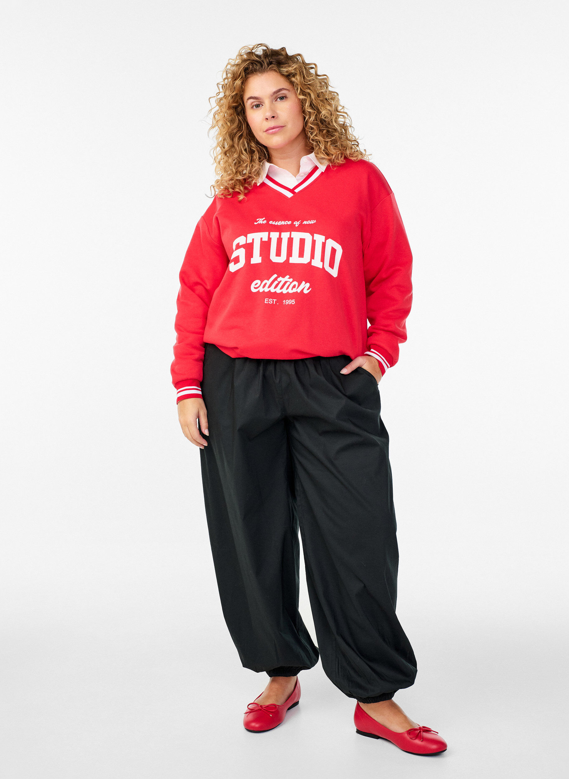 ZizziBallonbroek met zakken en een elastische tailleband, Zwart, Model image number 1