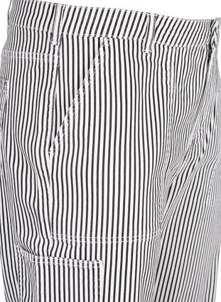 Jean cargo à rayures avec une coupe droite, Black White Stripe, Packshot image number 2