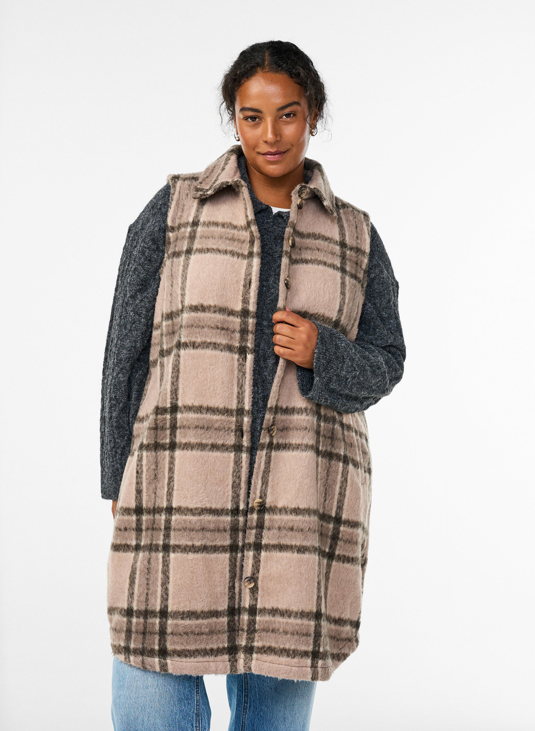 Lange geruite vest in geborstelde kwaliteit, Beige, Model