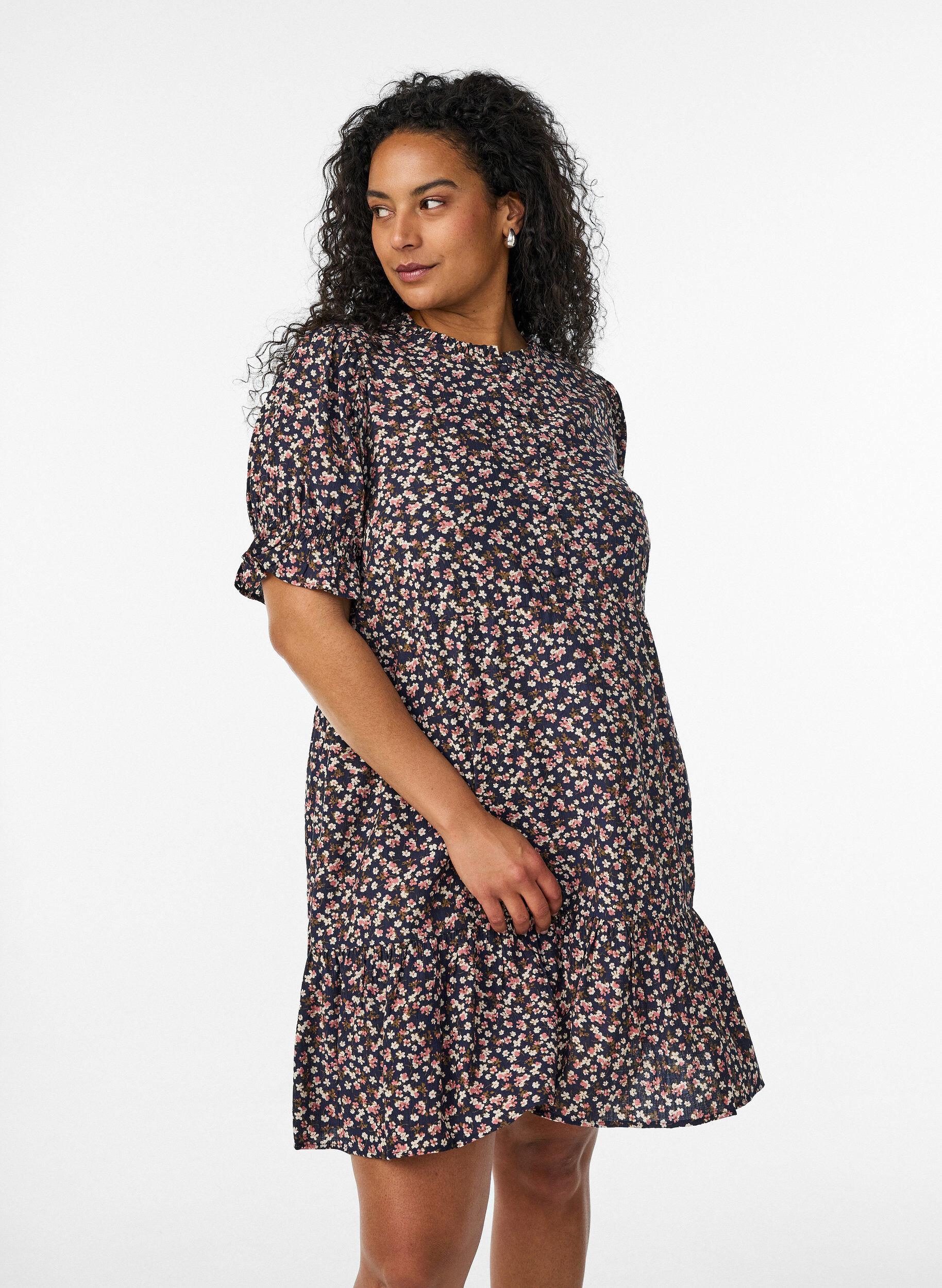 Robe courte en viscose avec volants, Bleu, Model