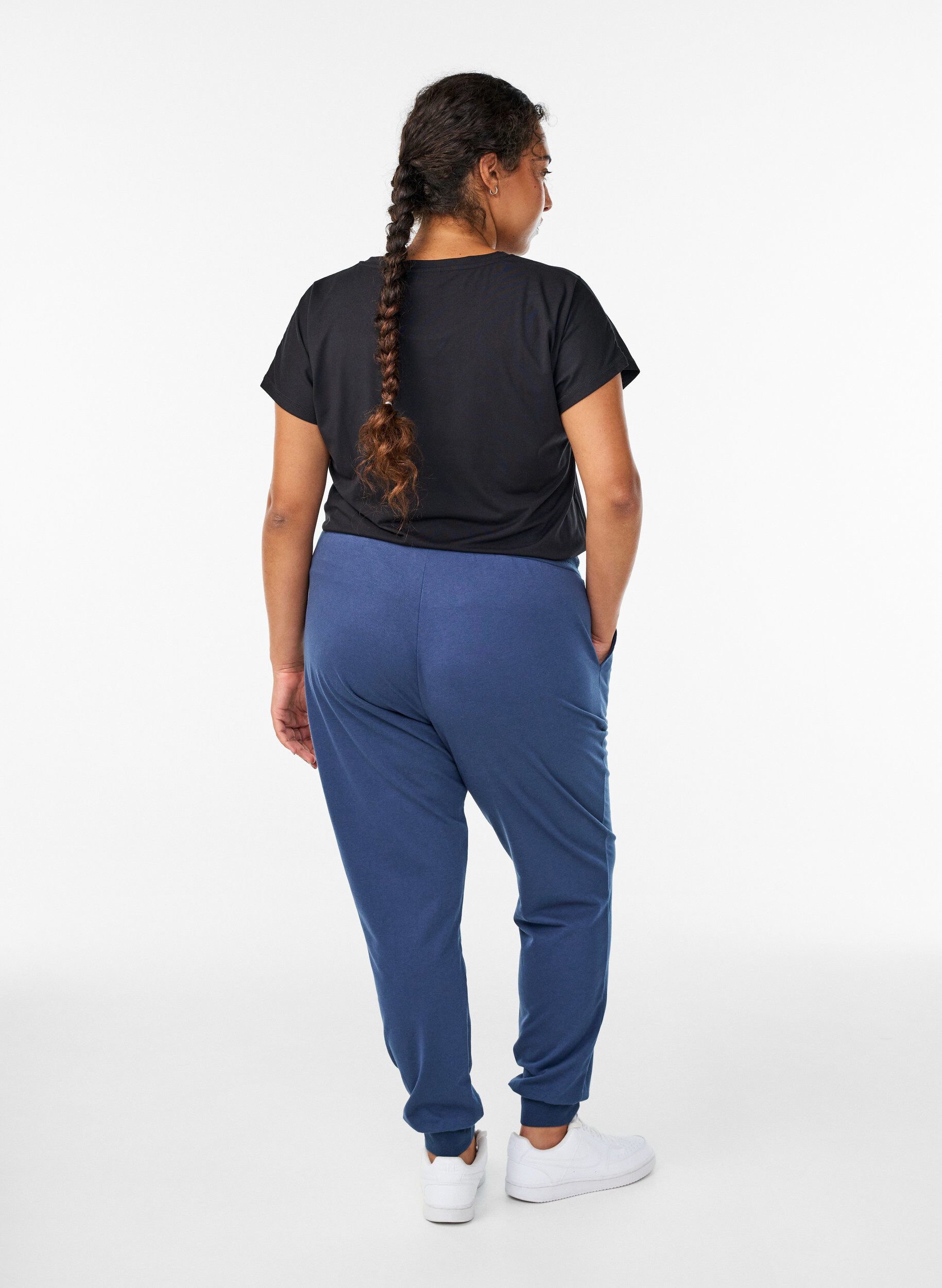 ZizziPantalon de surv&ecirc;tement ample avec poches, Bleu, Model image number 1