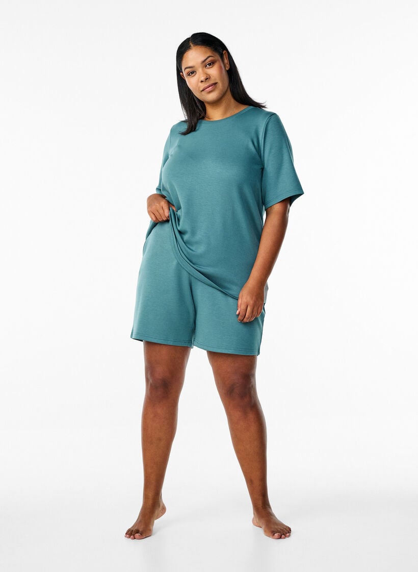 Shorts van modalmix met zakken, Groen, Model image number 1