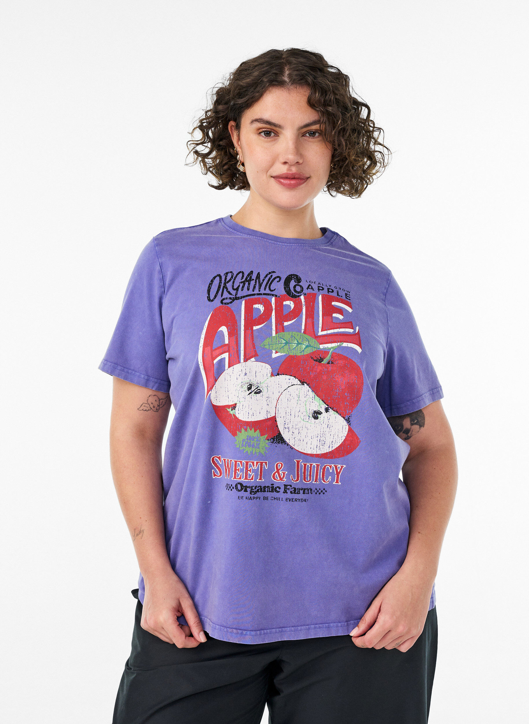 T-shirt en coton avec imprim&eacute; sur le devant et effet d&eacute;lav&eacute;, Violet, Model