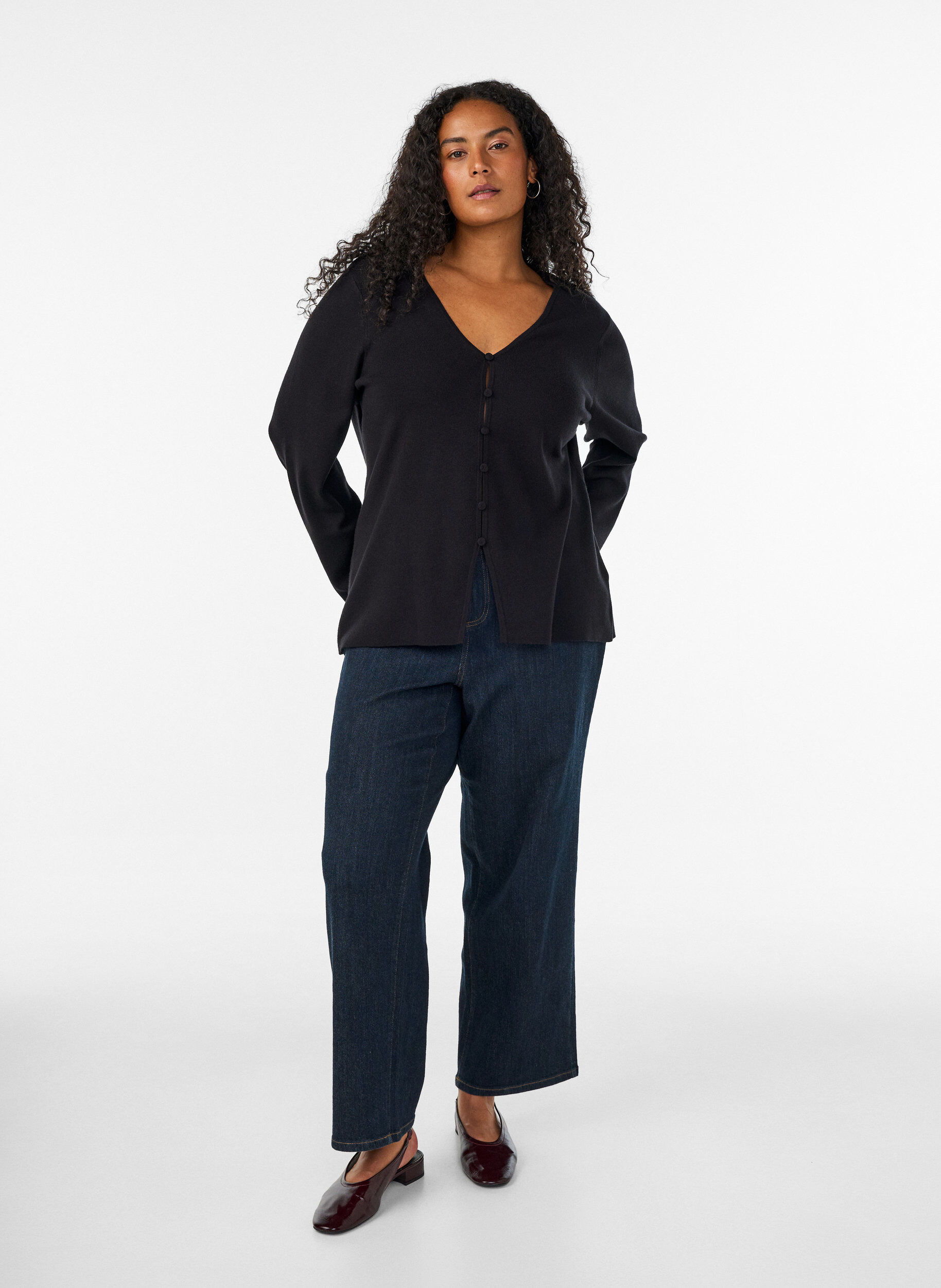 ZizziFijngebreid vest met stofbeklede knopen, Zwart, Model image number 1