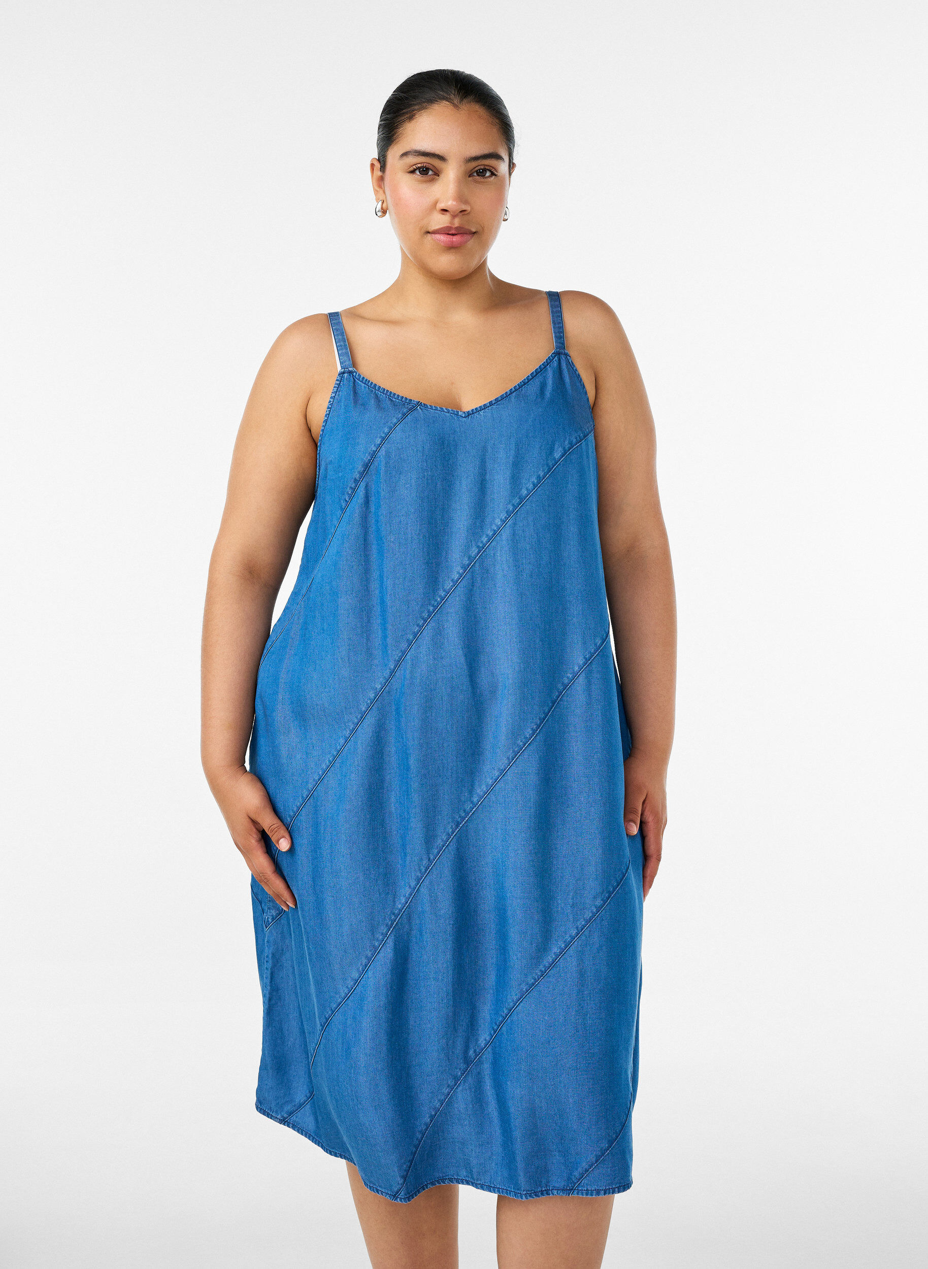 ZizziRobe aspect denim &agrave; bretelles en TENCEL&trade; Lyocell, Bleu, Model image number 0