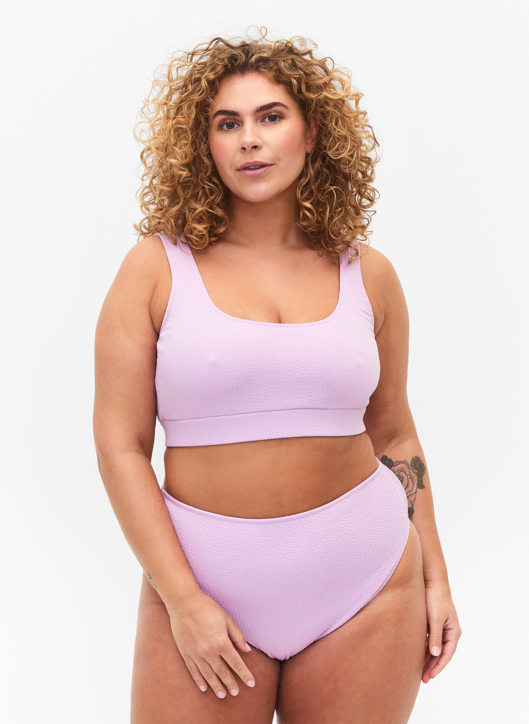 Zizzi Bas de bikini avec structure en cr&ecirc;pe, Violet, Model image number 0