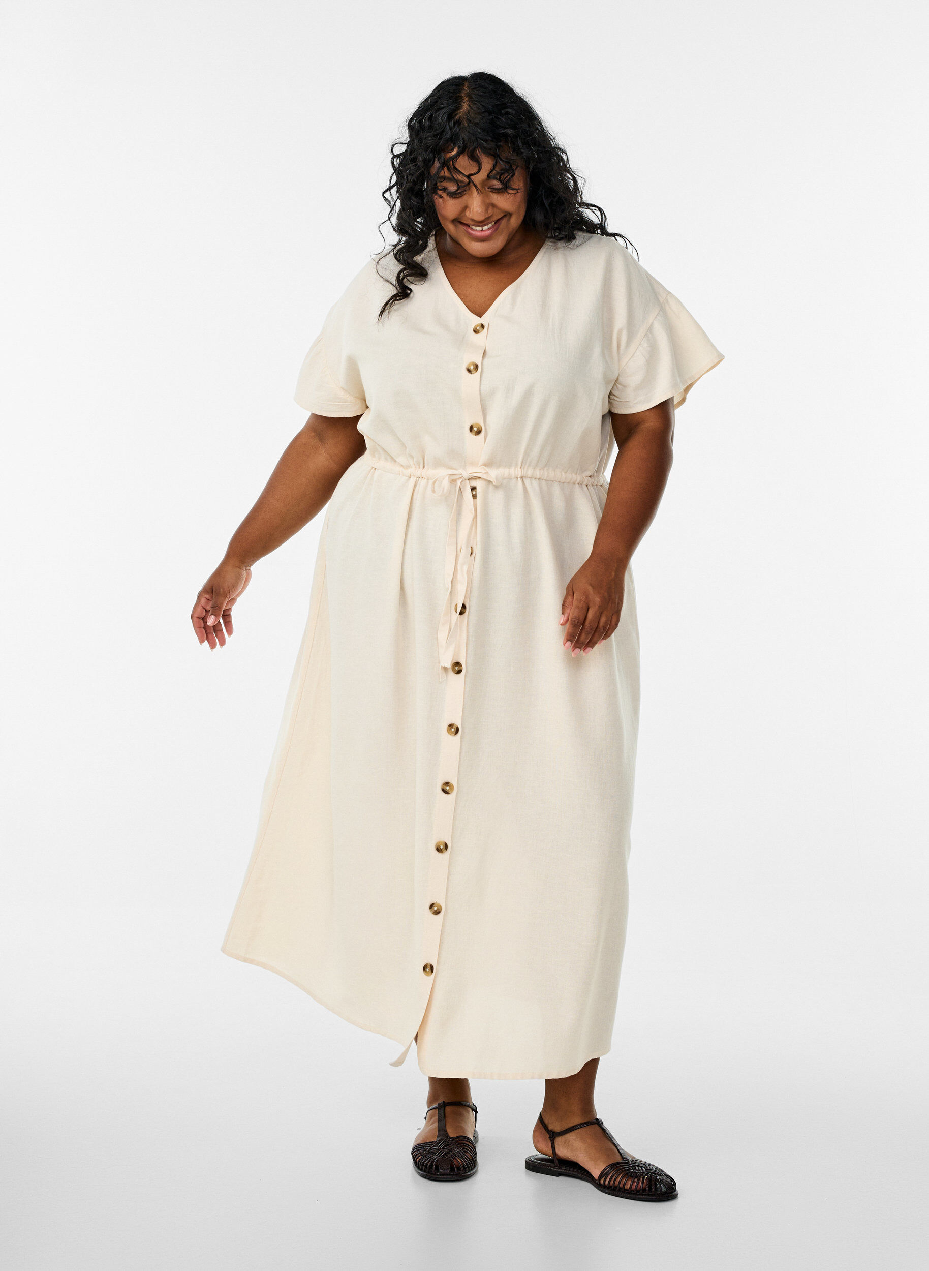 Maxi jurk met knopen en bindriem, Vanille, Model