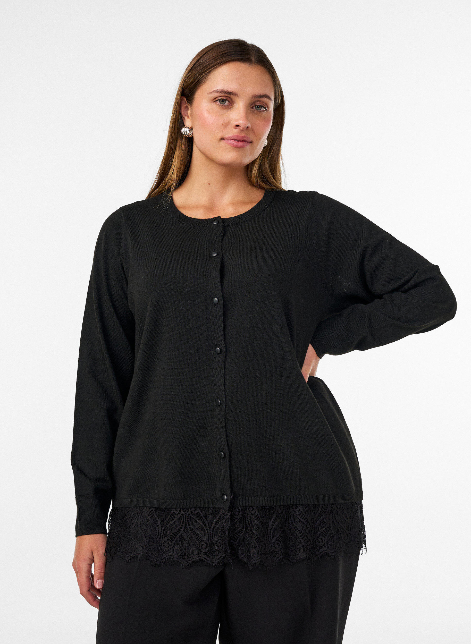Cardigan avec large ourlet en dentelle, Noir, Model
