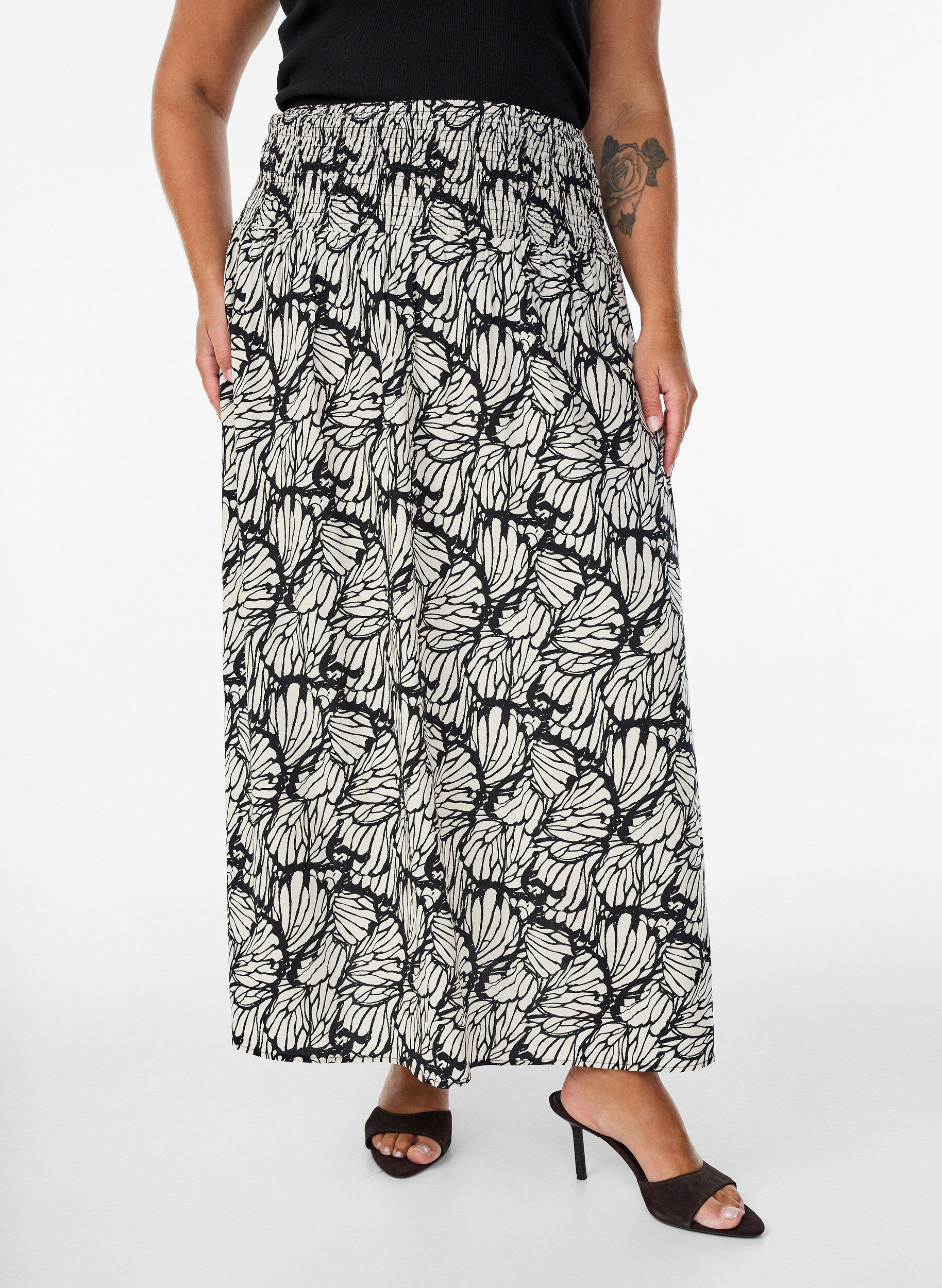ZizziJupe longue en viscose avec smocks, Noir, Model image number 2