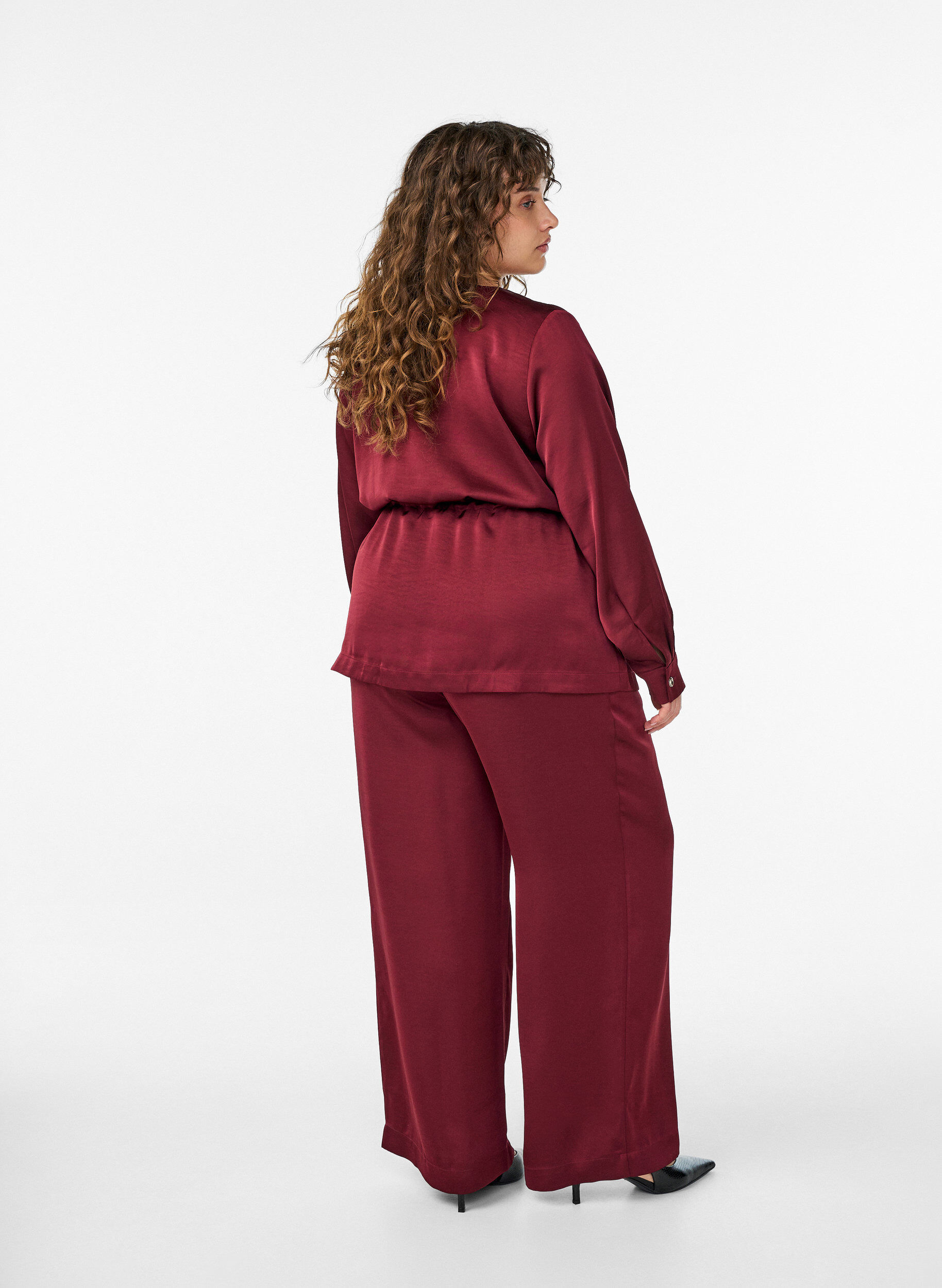 ZizziSatijnen-look broek met een high waist en wijde pijpen, Donker Bordeaux, Model image number 1