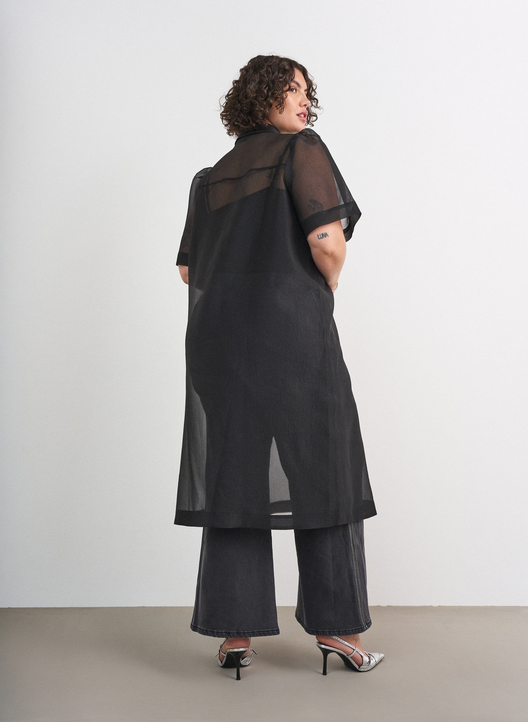 ZizziRobe en organza avec poches poitrine et manches bouffantes, Noir, Model image number 2