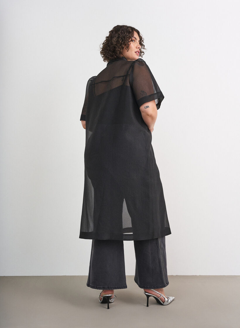 Robe en organza avec poches poitrine et manches bouffantes, Noir, Model image number 2