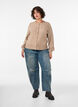 Kabelgebreid vest met parelknopen, Beige, Model image number 1