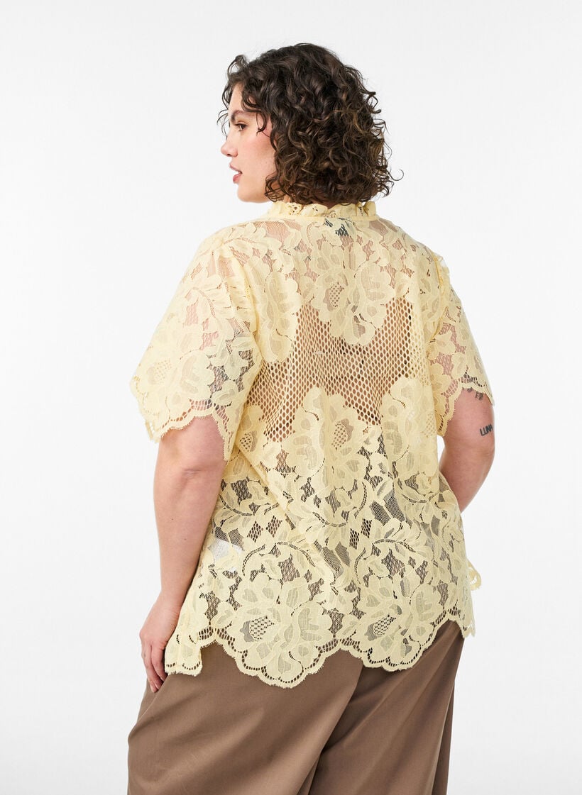 Kanten blouse met ruchekraag en korte mouwen, Geel, Model image number 2