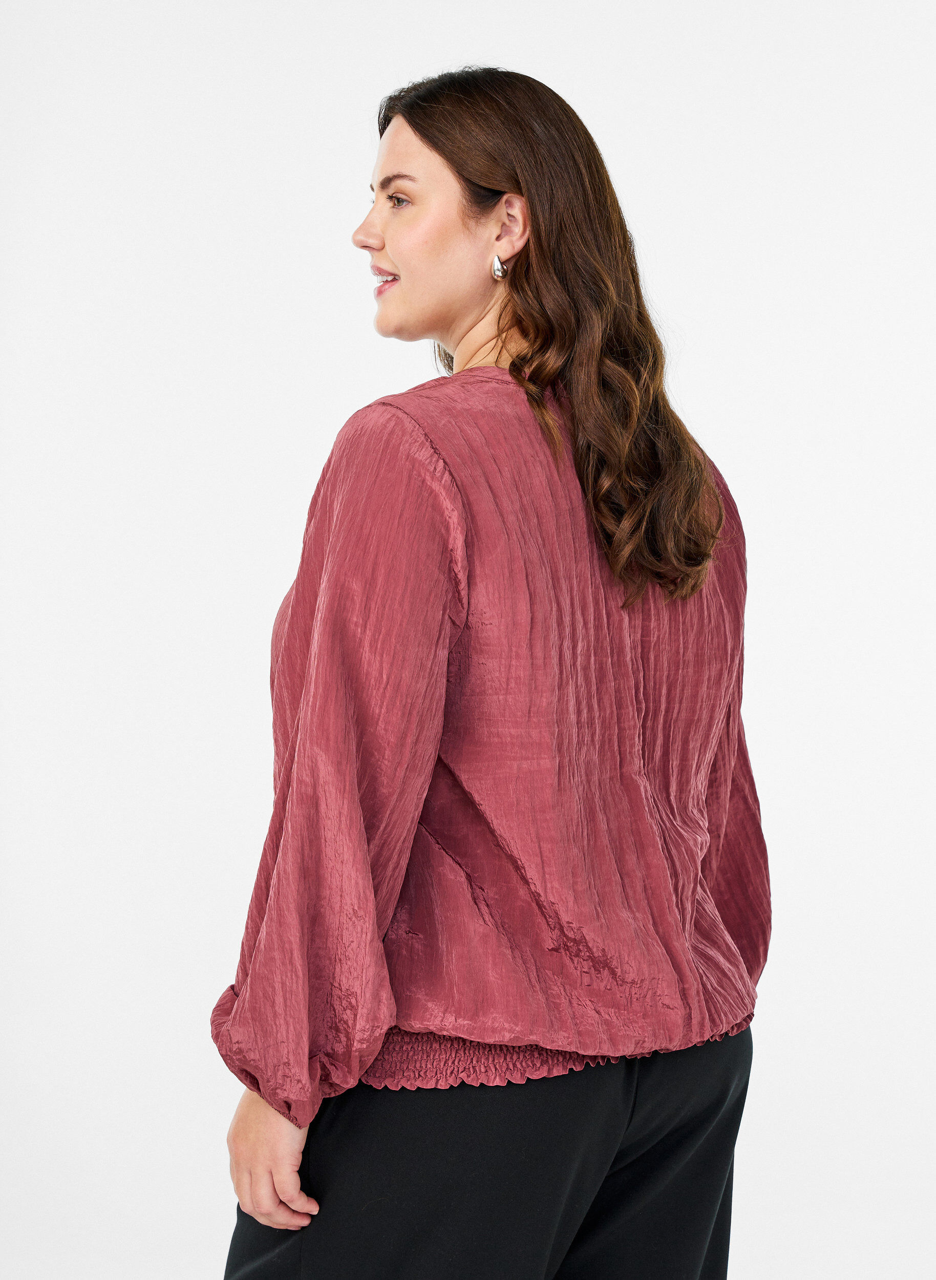 Zizzi Blouse avec col en V et texture froiss&eacute;e, Rose, Model image number 2