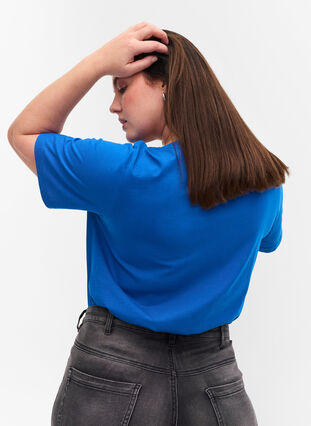 T-shirt en coton bio à col V, Princess Blue, Model image number 1