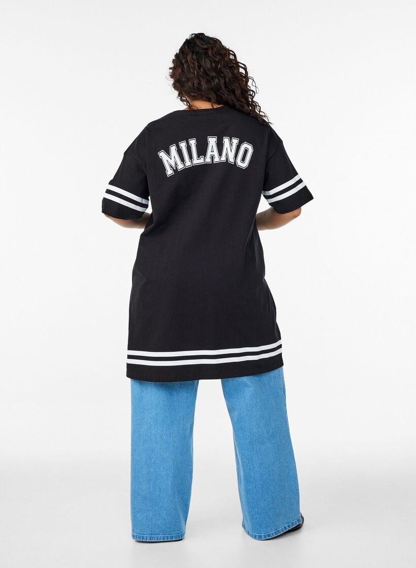 Robe T-shirt courte avec d&eacute;tails sportifs, Noir, Model image number 2