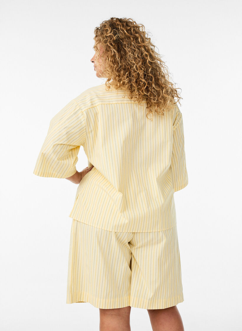 Short ample taille haute &agrave; rayures, Jaune clair, Model