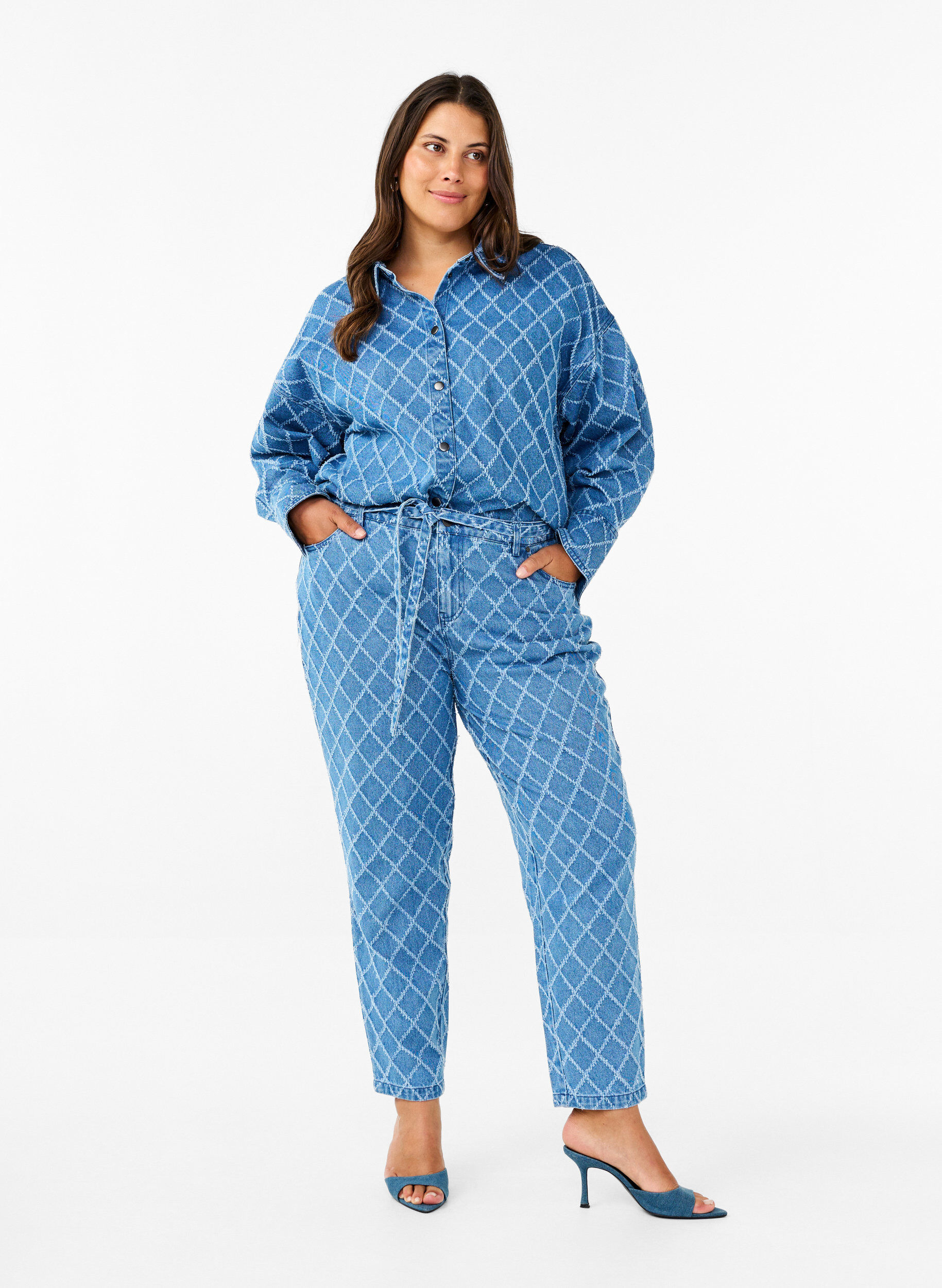 Zizzi  jeans Mille 3/4 &agrave; motif destroy, Blue Denim, Model image number 0