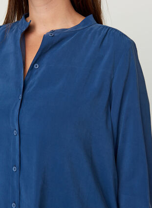 Lange blouse in viscose, Blue Ass, Model image number 2