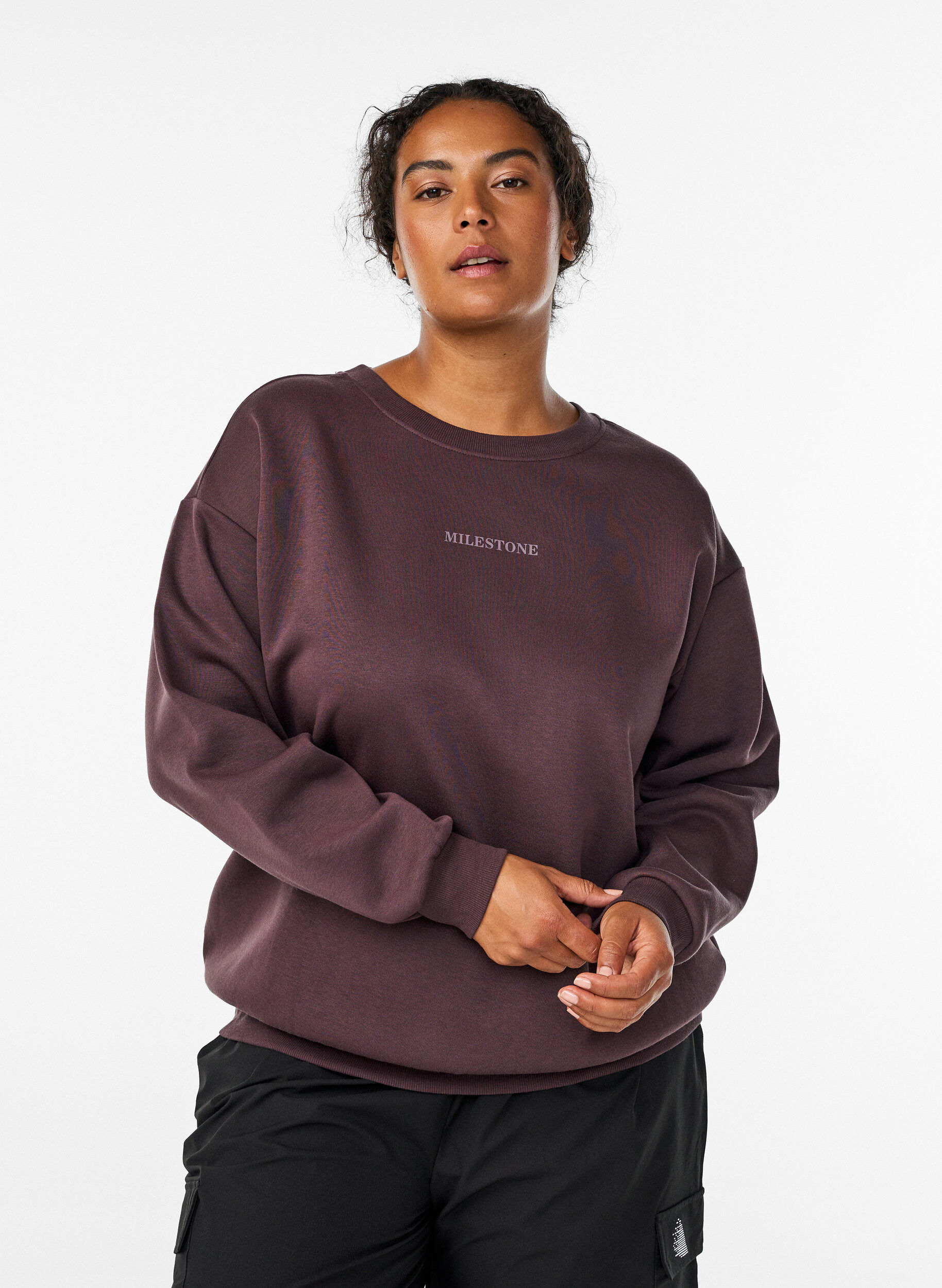 Zizzi Sweatshirt avec d&eacute;tail statement, Marron, Model image number 2