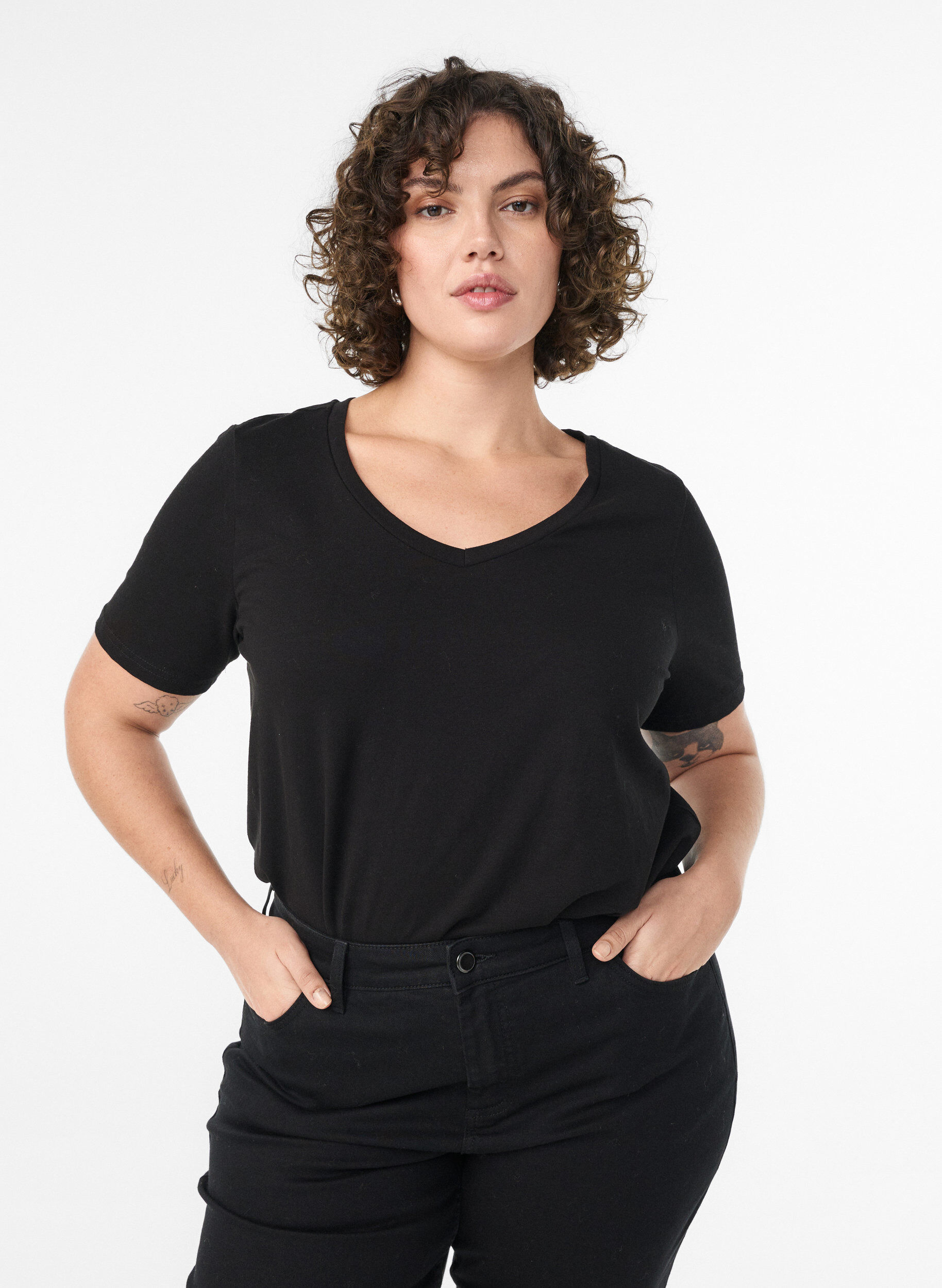 T-shirt en coton uni basique, Noir, Model