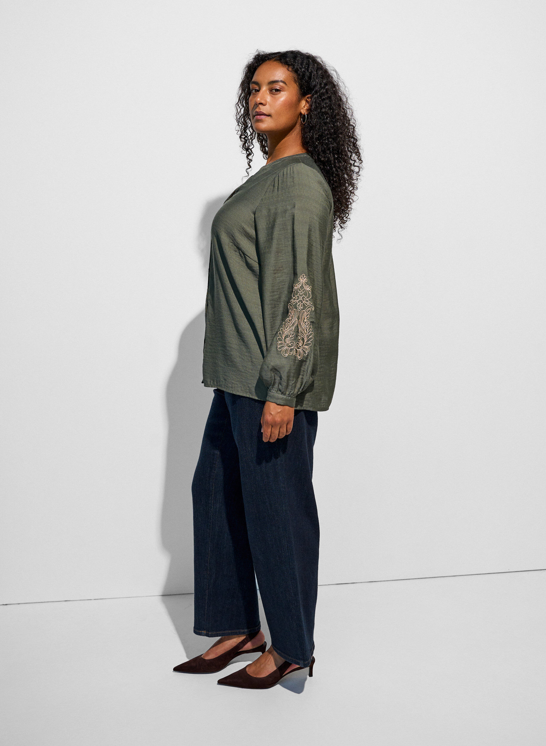 ZizziChemise en viscose avec manches brod&eacute;es, Vert, Model image number 3