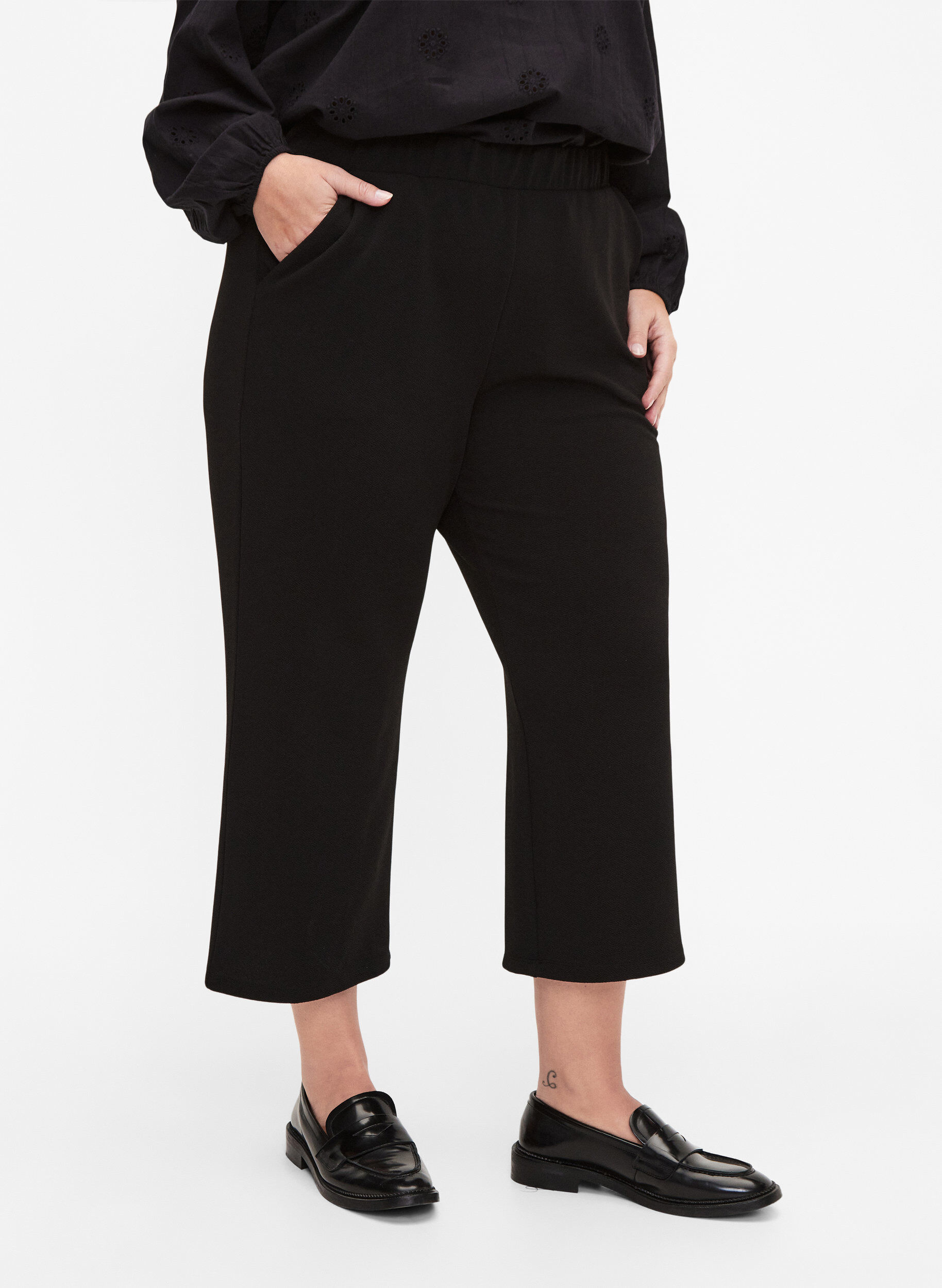 Zizzi Pantalon ample avec longueur 7/8, Noir, Model image number 2