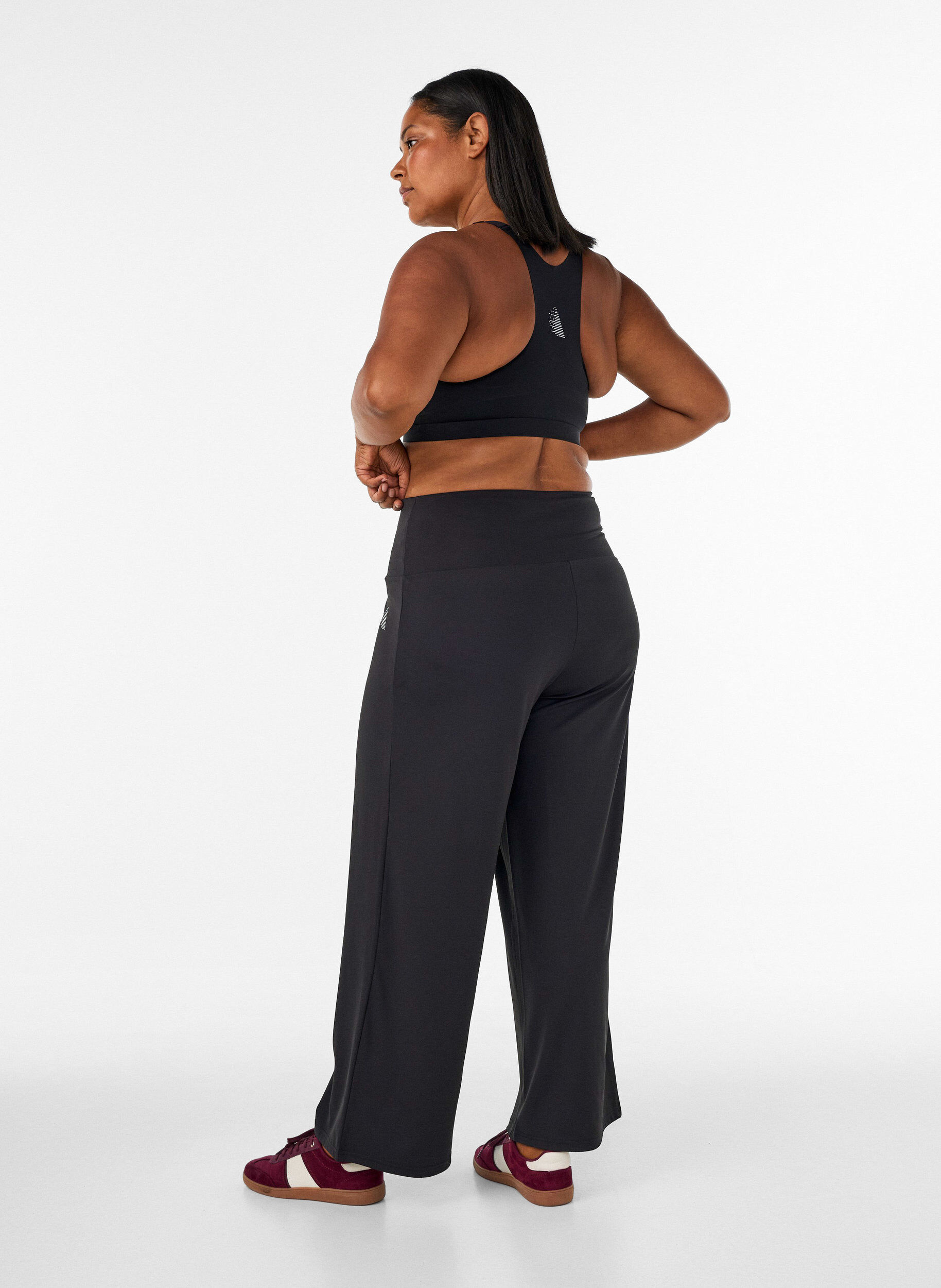 ZizziPantalon d'entra&icirc;nement &agrave; coupe ample, Noir, Model image number 2