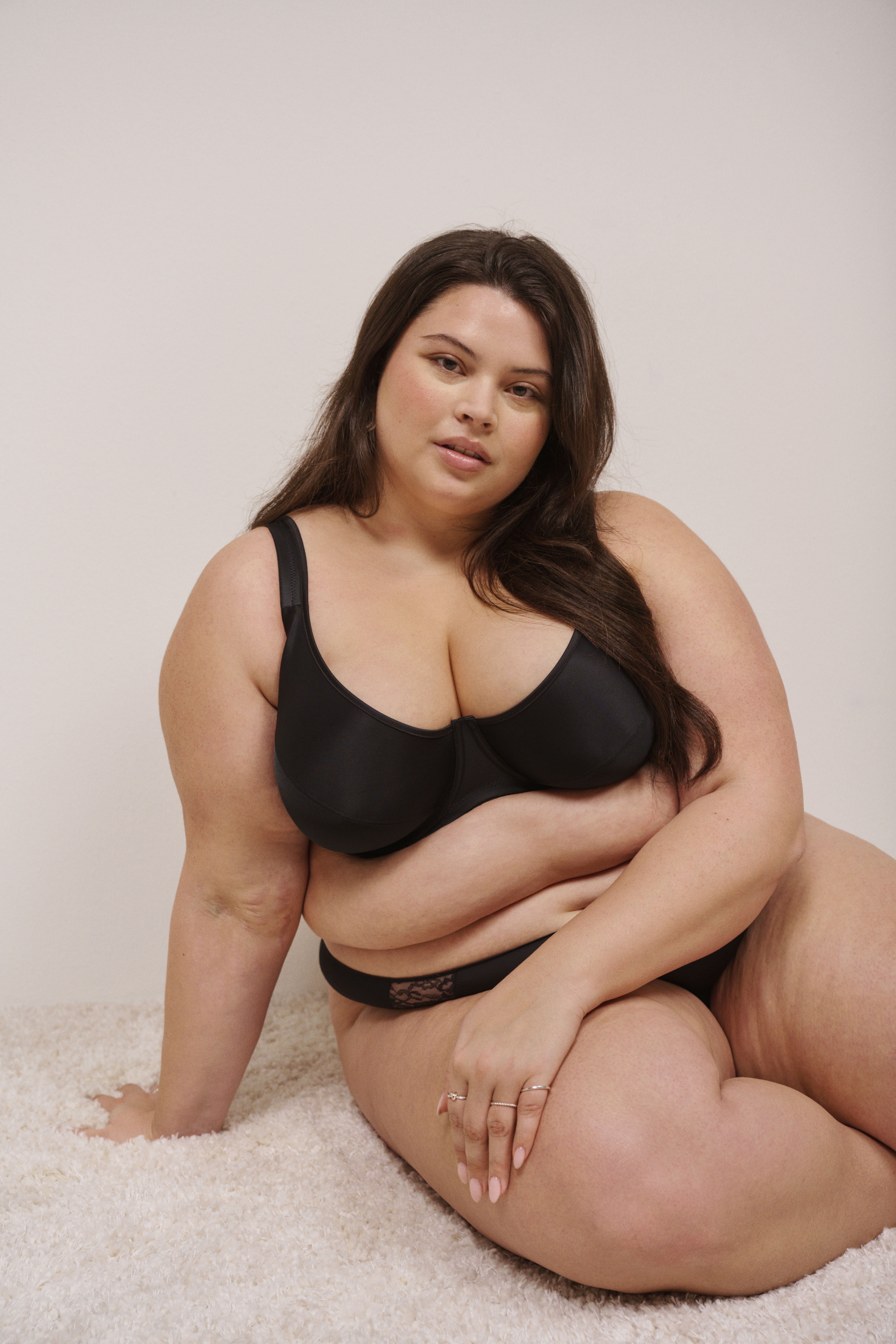 ZizziSimplicit&eacute; noire &eacute;l&eacute;gante, , Model