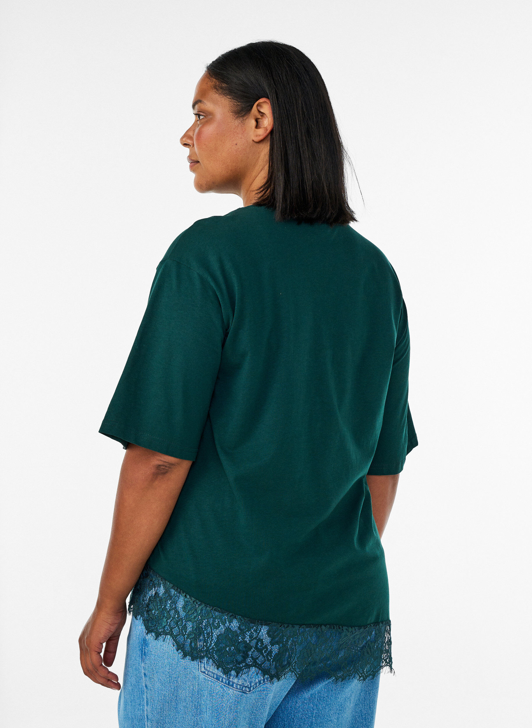 ZizziT-shirt avec ourlet asym&eacute;trique en dentelle, Vert fonc&eacute;, Model image number 2
