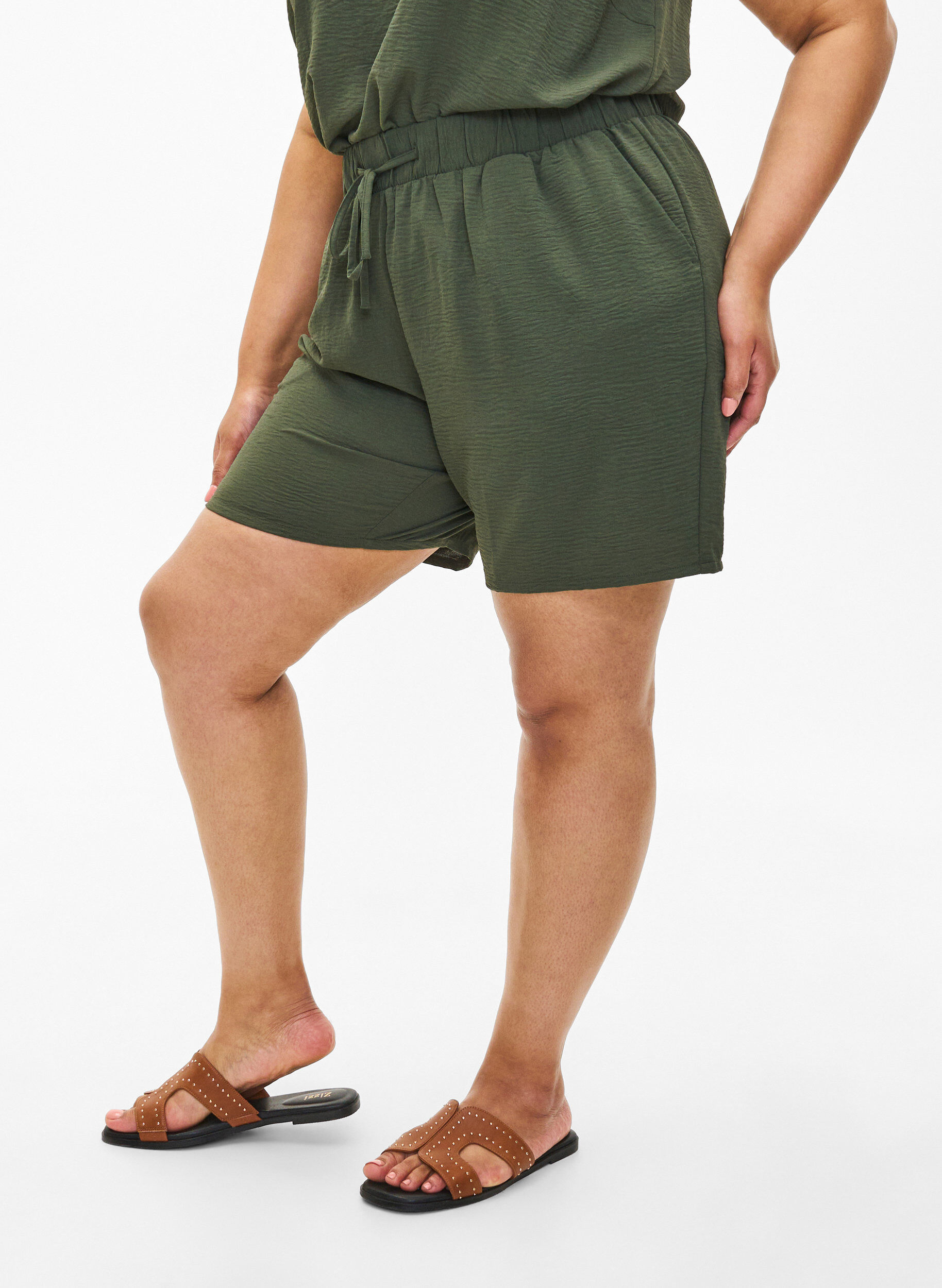 ZizziKorte broek met zakken en elastische tailleband, Groen, Model image number 3