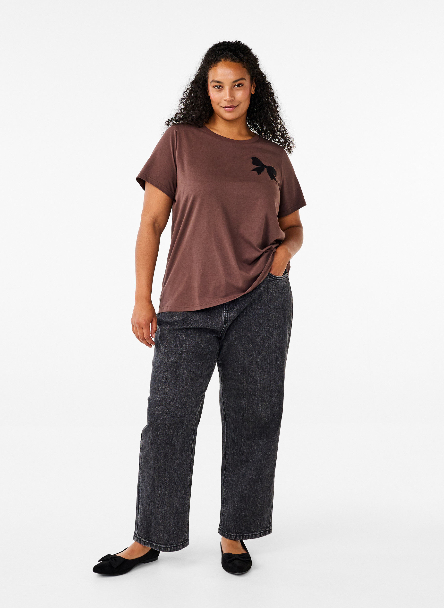 Zizzi T-shirt en coton avec n&oelig;ud papillon, C. Martini W. Black, Model image number 2