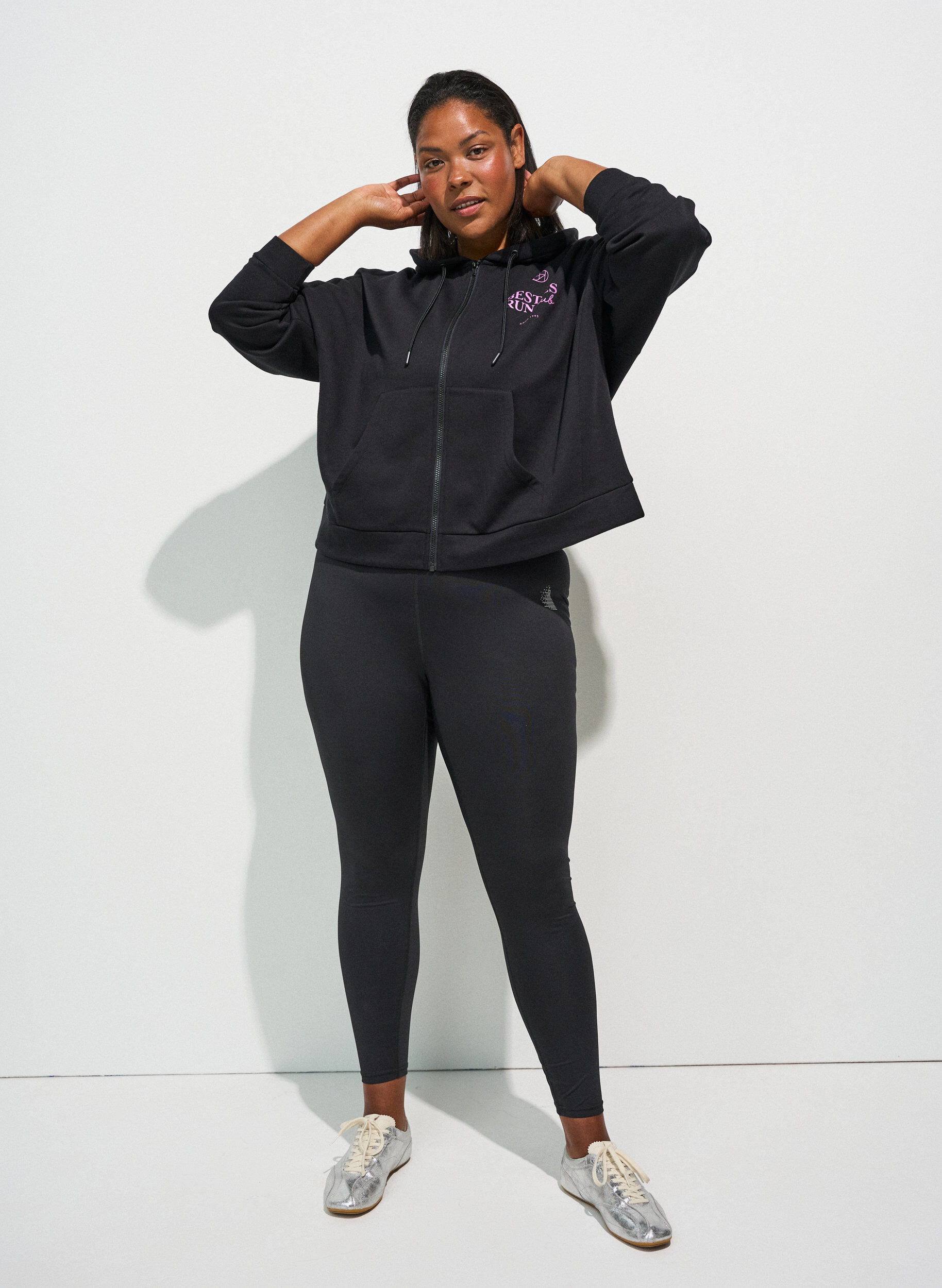 ZizziHoodie met ritssluiting en borstprint, Zwart, Model image number 1