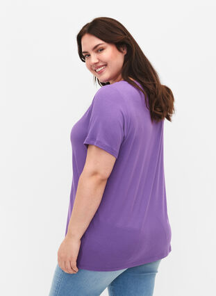 T-shirt en viscose côtelé avec col en V, Deep Lavender, Model image number 1
