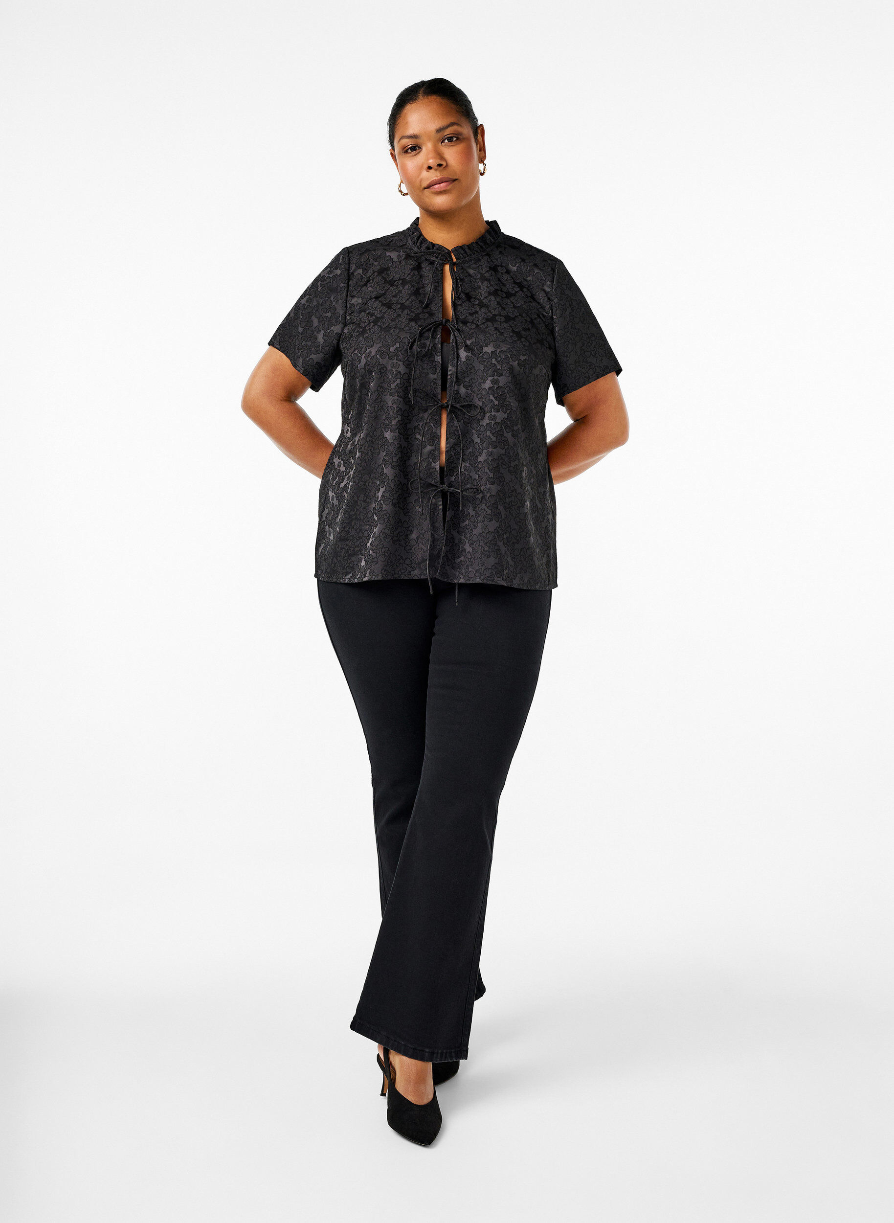 ZizziJacquard blouse met korte mouwen en strikjes, Zwart, Model image number 1