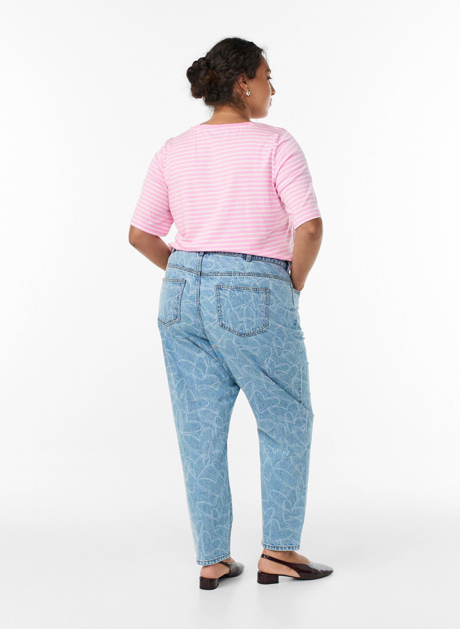 Zizzi Jeans Mille coupe Mom avec broderies, Bleu Clair, Model image number 1