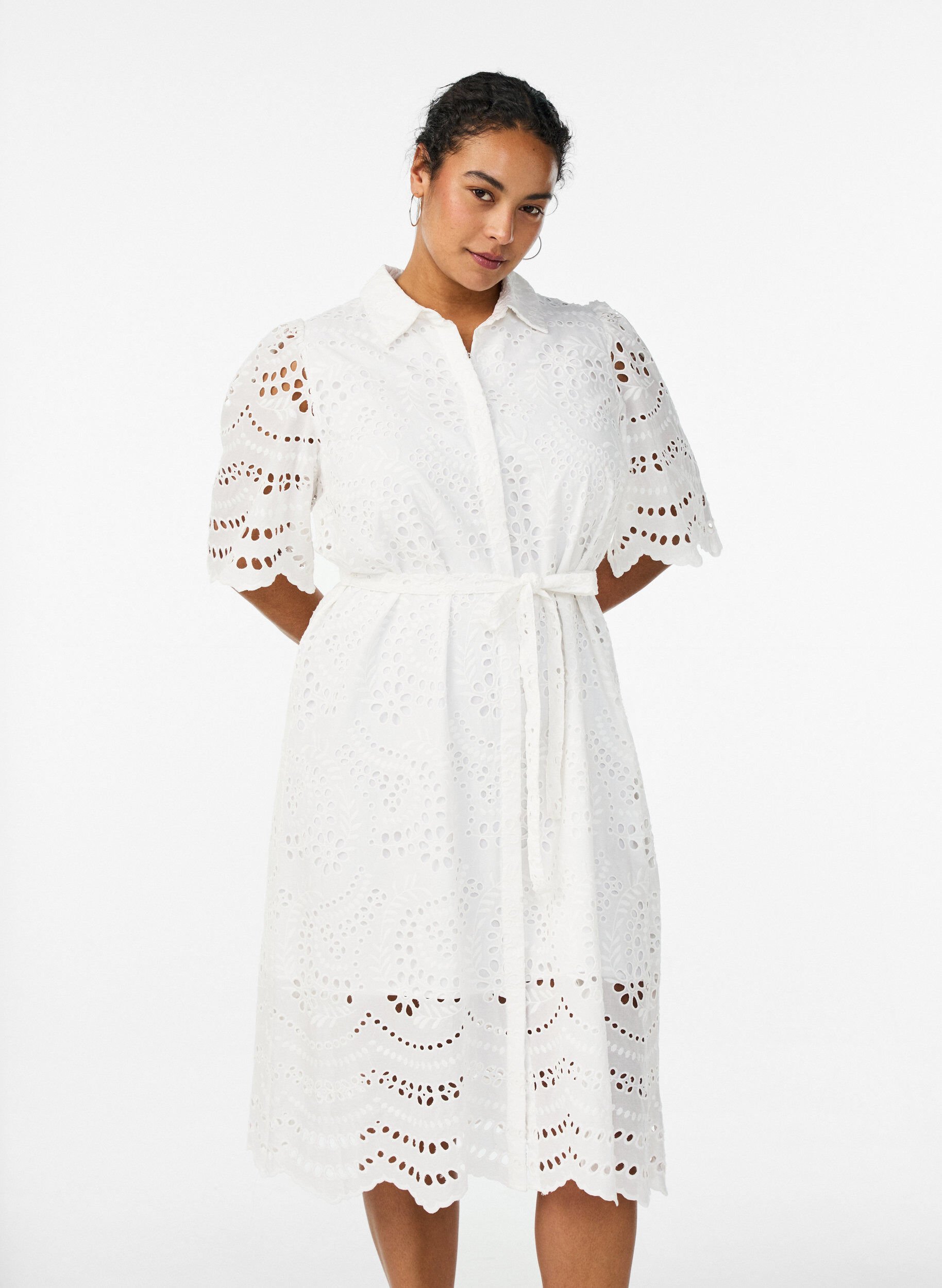 Robe chemise en broderie anglaise avec une ceinture &agrave; nouer, Blanc, Model