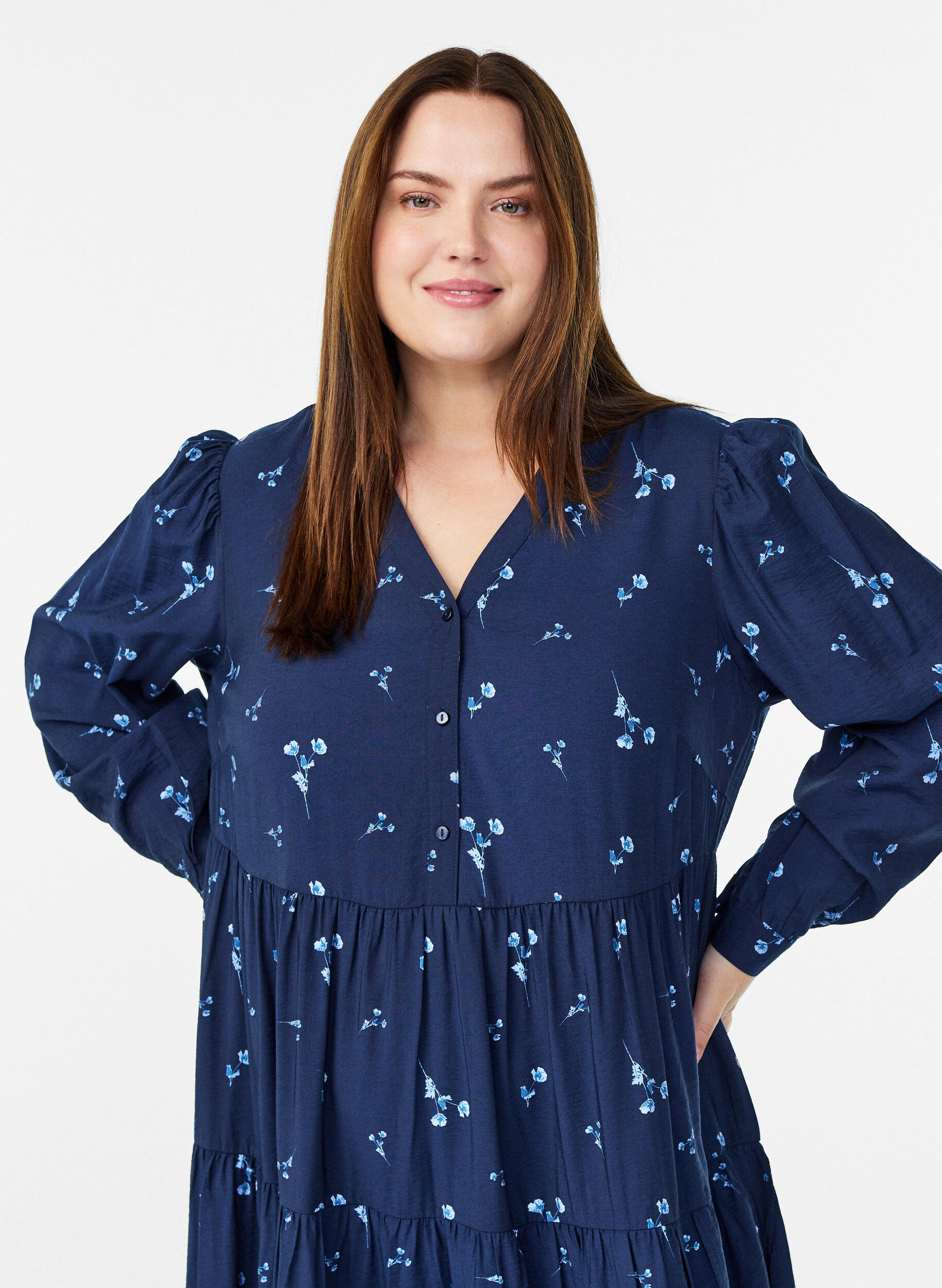 Zizzi Robe midi avec col en V et coupe &eacute;vas&eacute;e, Bleu, Model image number 2