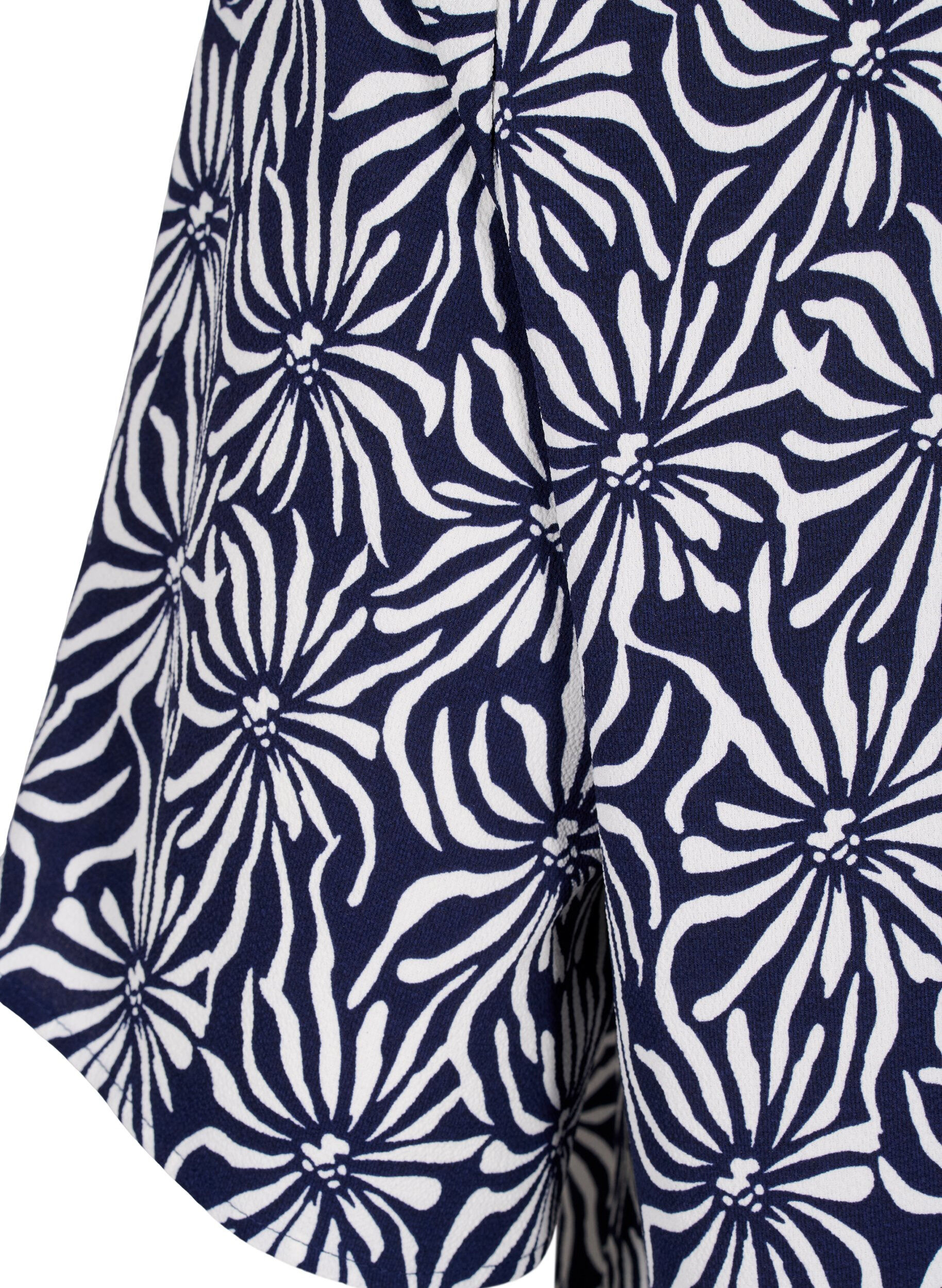 Zizzi Blouse met V-hals en bloemenprint, White Blue Flower, Packshot image number 3