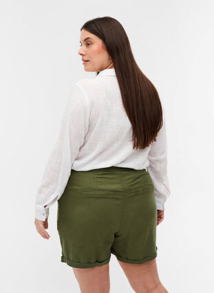 Short ample en lyocell avec poches, Kaki Green, Model image number 1