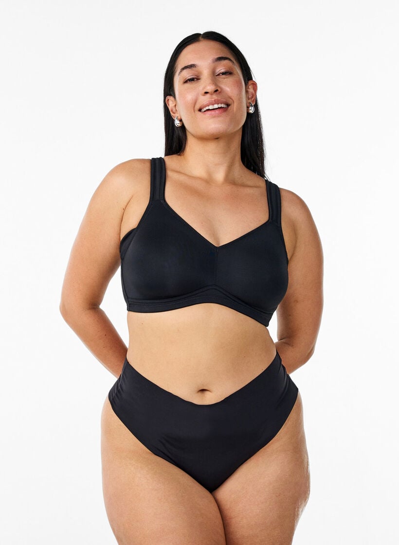 Soutien-gorge confort avec bretelles rembourr&eacute;es, Noir, Model